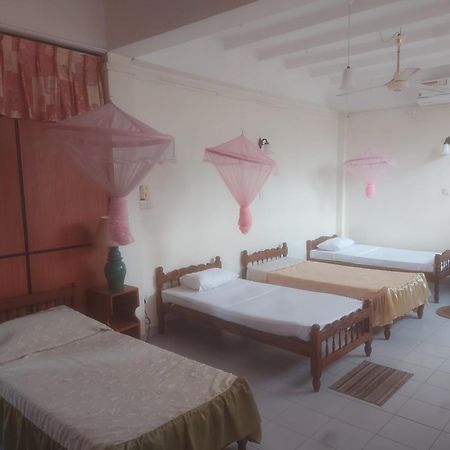 Hotel Shalini Anuradhapura Kamer foto