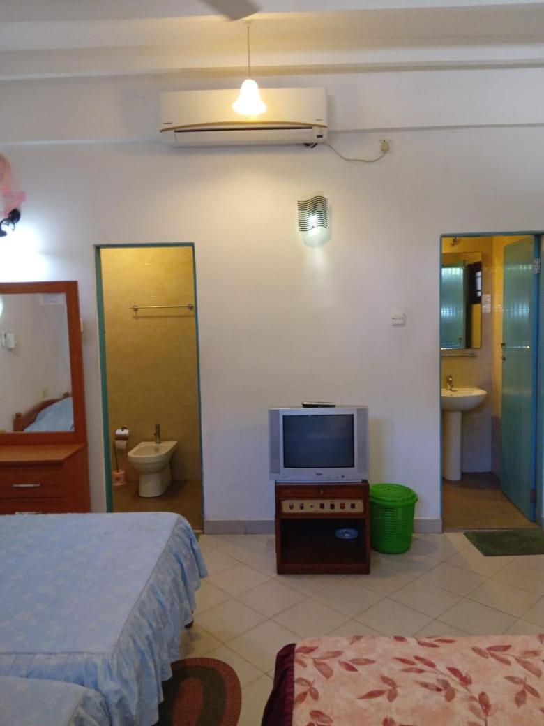 Hotel Shalini Anuradhapura Buitenkant foto