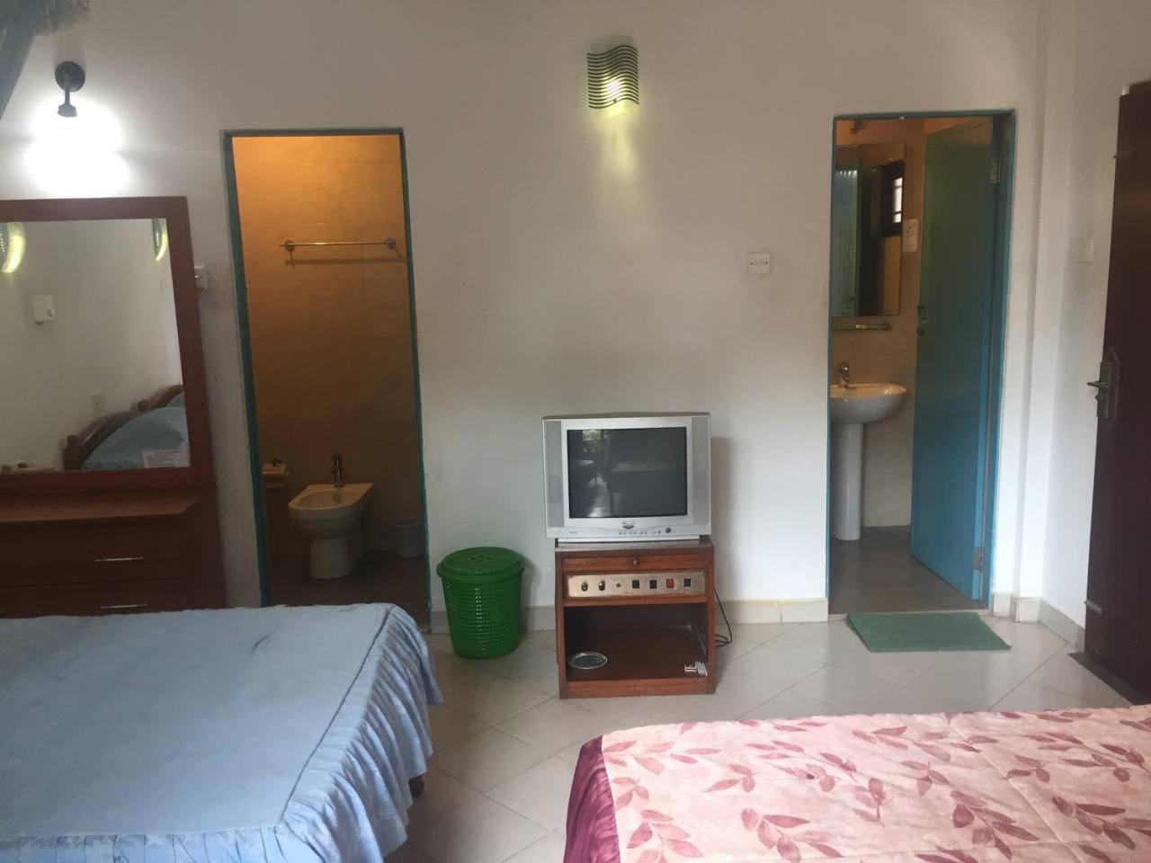Hotel Shalini Anuradhapura Kamer foto